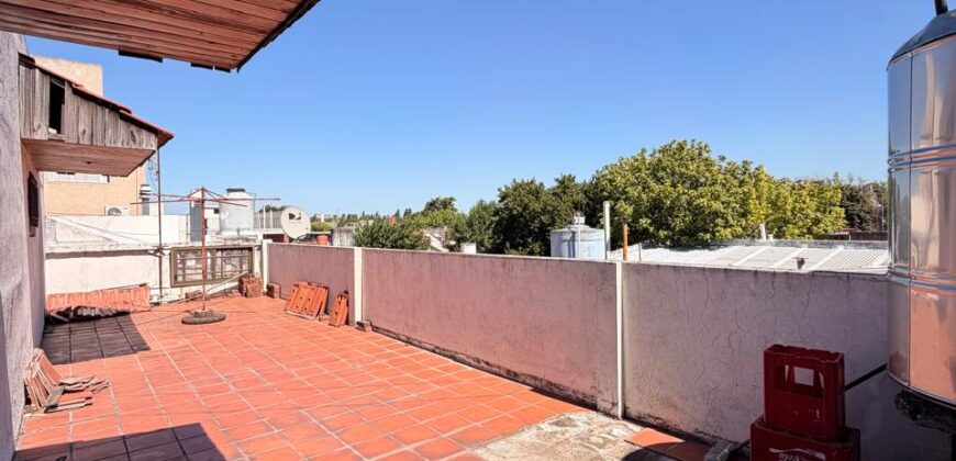 PH en Venta de Seis Ambientes en Villa Lugano con Terraza y Balcón
