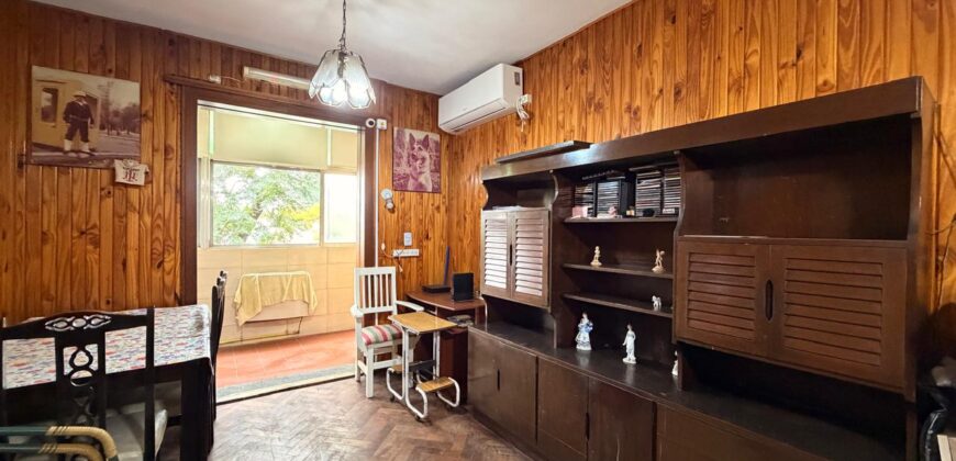 TRES AMBIENTES CON BALCON Y DOS BAÑOS EN VENTA EN BARRIO PIEDRABUENA CENTRO COMERCIAL