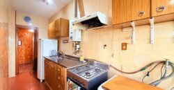 TRES AMBIENTES CON BALCON Y DOS BAÑOS EN VENTA EN BARRIO PIEDRABUENA CENTRO COMERCIAL