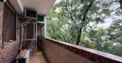 TRES AMBIENTES CON BALCON Y DOS BAÑOS EN VENTA EN BARRIO PIEDRABUENA CENTRO COMERCIAL
