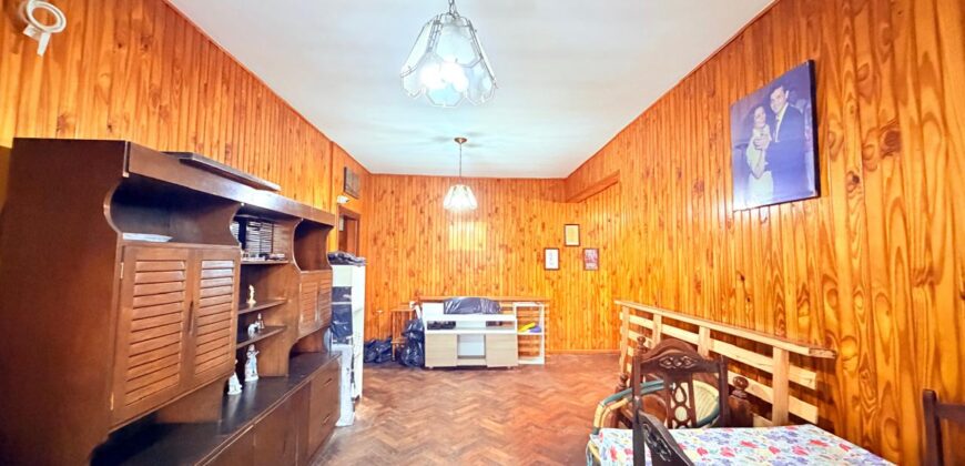 TRES AMBIENTES CON BALCON Y DOS BAÑOS EN VENTA EN BARRIO PIEDRABUENA CENTRO COMERCIAL