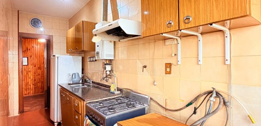 TRES AMBIENTES CON BALCON Y DOS BAÑOS EN VENTA EN BARRIO PIEDRABUENA CENTRO COMERCIAL