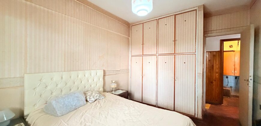 TRES AMBIENTES CON BALCON Y DOS BAÑOS EN VENTA EN BARRIO PIEDRABUENA CENTRO COMERCIAL