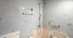 TRES AMBIENTES CON BALCON Y DOS BAÑOS EN VENTA EN BARRIO PIEDRABUENA CENTRO COMERCIAL