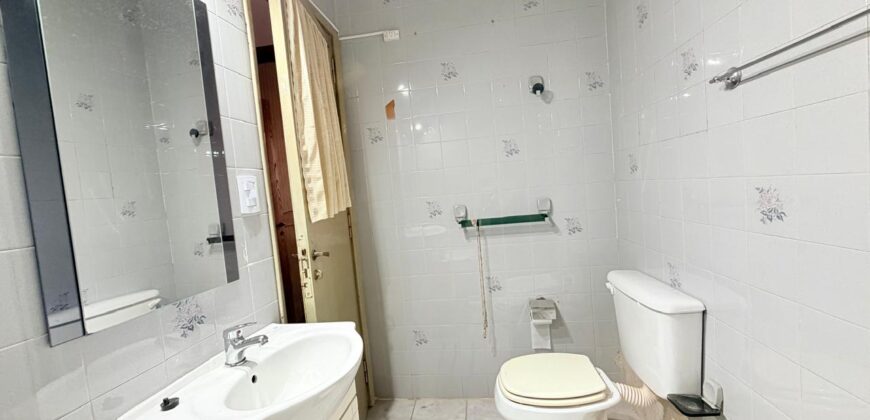 TRES AMBIENTES CON BALCON Y DOS BAÑOS EN VENTA EN BARRIO PIEDRABUENA CENTRO COMERCIAL