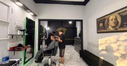 CASA CON DOS LOCALES Y DOS DEPARTAMENTOS EN VENTA EN PARQUE AVELLANEDA