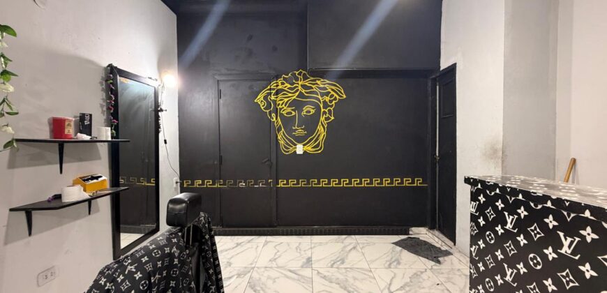 CASA CON DOS LOCALES Y DOS DEPARTAMENTOS EN VENTA EN PARQUE AVELLANEDA