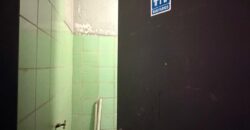 CASA CON DOS LOCALES Y DOS DEPARTAMENTOS EN VENTA EN PARQUE AVELLANEDA