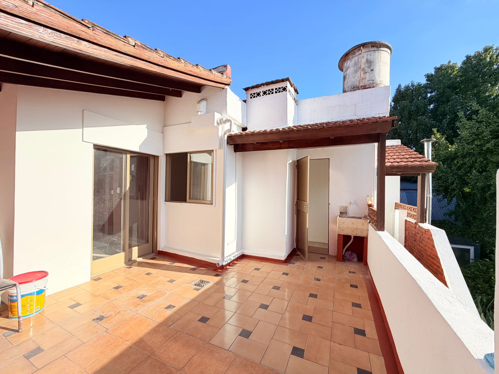 PH PLANTA BAJA SIN EXPENSAS EN VENTA DE 3 AMBIENTES CON TERRAZA, PARRILLA Y LAVADERO