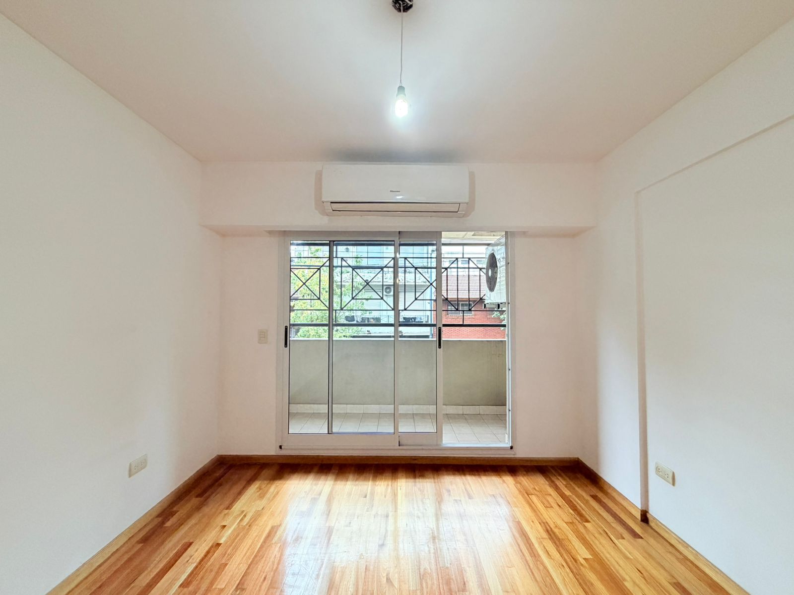Monoambiente con Dos Balcones y Doble Ventilación en Venta