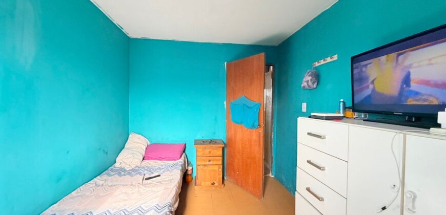 CUATRO AMBIENTES EN VENTA BARRIO PIEDRABUENA ESCALERA 11