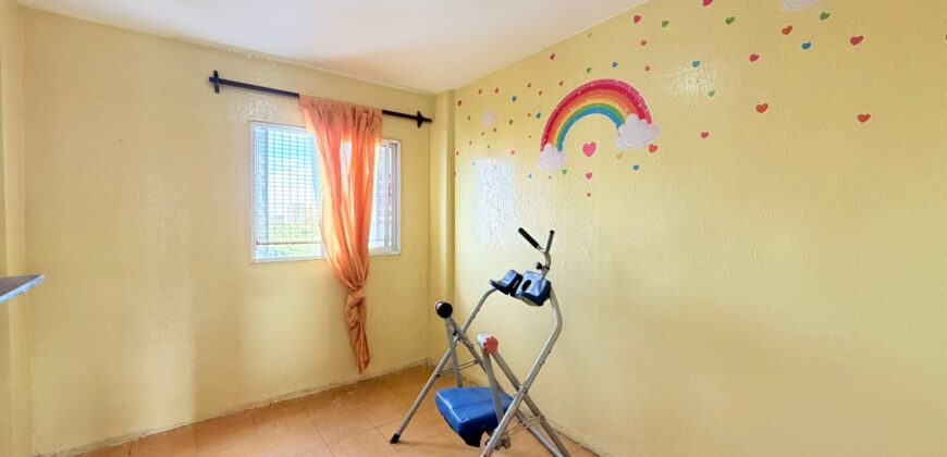 CUATRO AMBIENTES EN VENTA BARRIO PIEDRABUENA ESCALERA 11