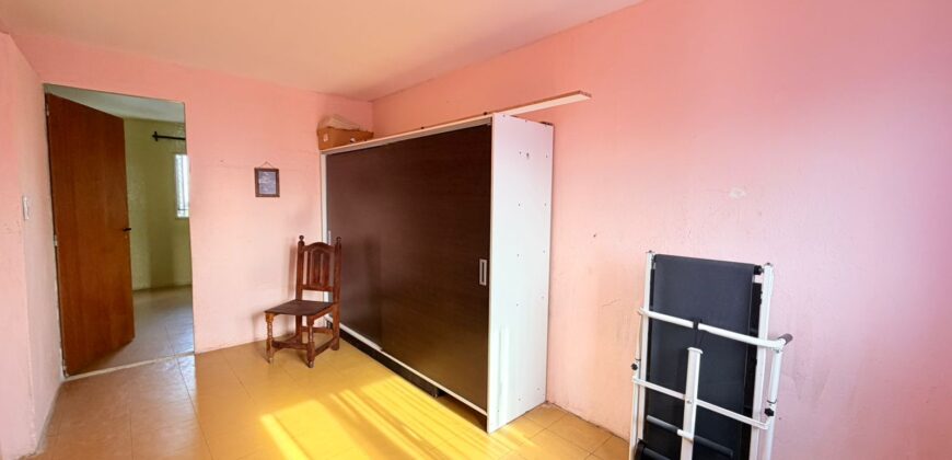 CUATRO AMBIENTES EN VENTA BARRIO PIEDRABUENA ESCALERA 11