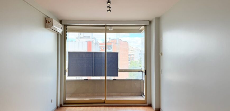 Cinco Ambientes en Caballito con Balcón Corrido y Cochera