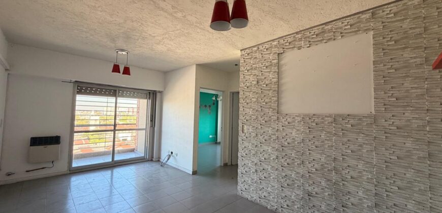 DEPARTAMENTO DE TRES AMBIENTES EN TIMOTEO GORDILLO Y AV. ROCA