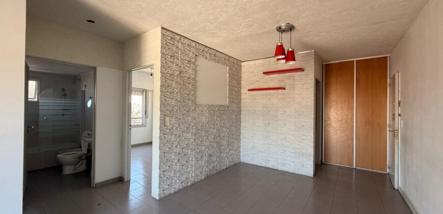 DEPARTAMENTO DE TRES AMBIENTES EN TIMOTEO GORDILLO Y AV. ROCA