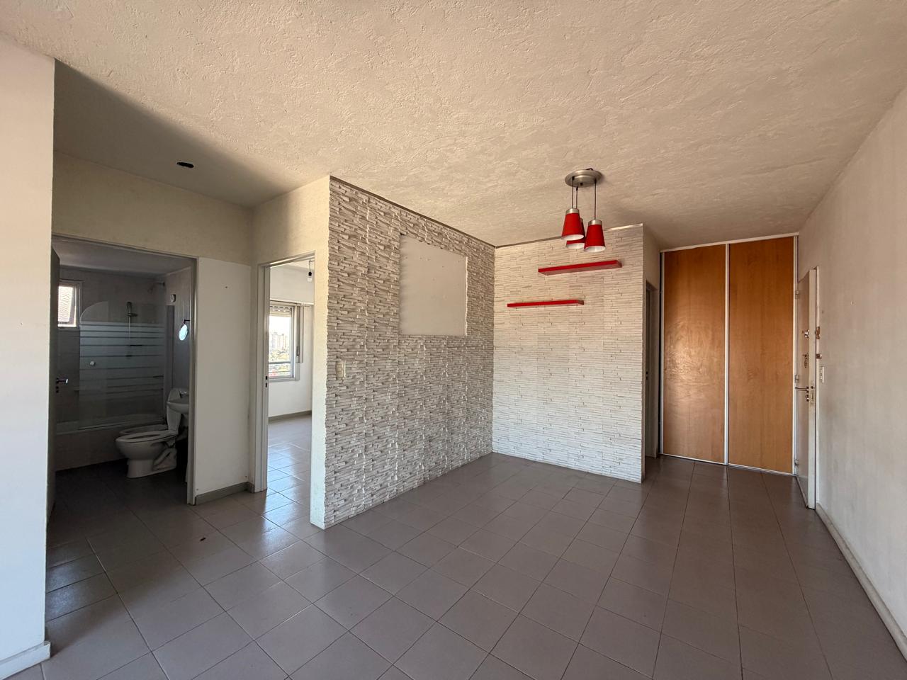 DEPARTAMENTO DE TRES AMBIENTES EN TIMOTEO GORDILLO Y AV. ROCA