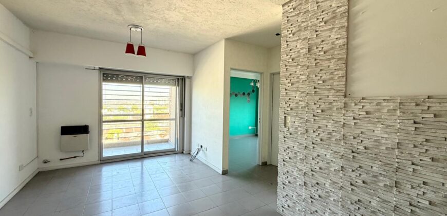 DEPARTAMENTO DE TRES AMBIENTES EN TIMOTEO GORDILLO Y AV. ROCA