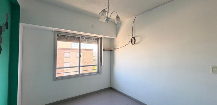 DEPARTAMENTO DE TRES AMBIENTES EN TIMOTEO GORDILLO Y AV. ROCA