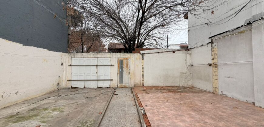 CASA EN VENTA EN MATADEROS LOTE PROPIO CON PATIO Y COCHERA