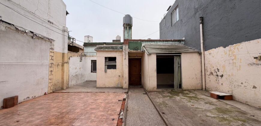 CASA EN VENTA EN MATADEROS LOTE PROPIO CON PATIO Y COCHERA