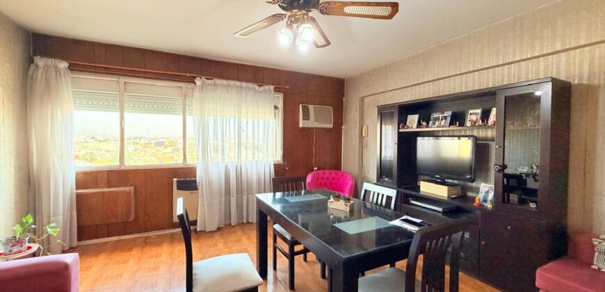 TRES AMBIENTES EN VENTA EXCELENTE ESTADO BARRIO CASTRO