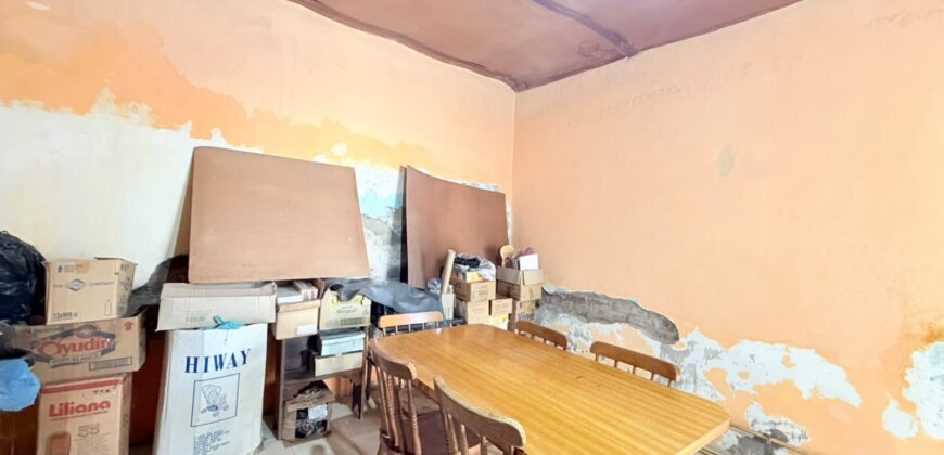 CASA EN VENTA EN ESQUINA CON GARAGE EN VILLA LUGANO