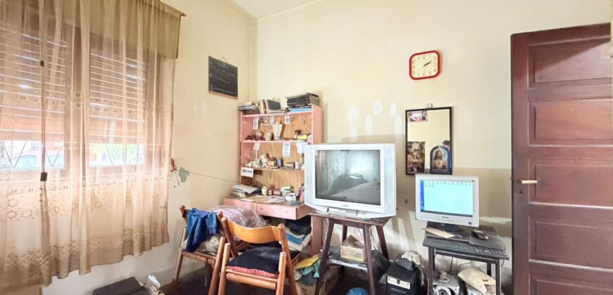 CASA EN VENTA EN ESQUINA CON GARAGE EN VILLA LUGANO
