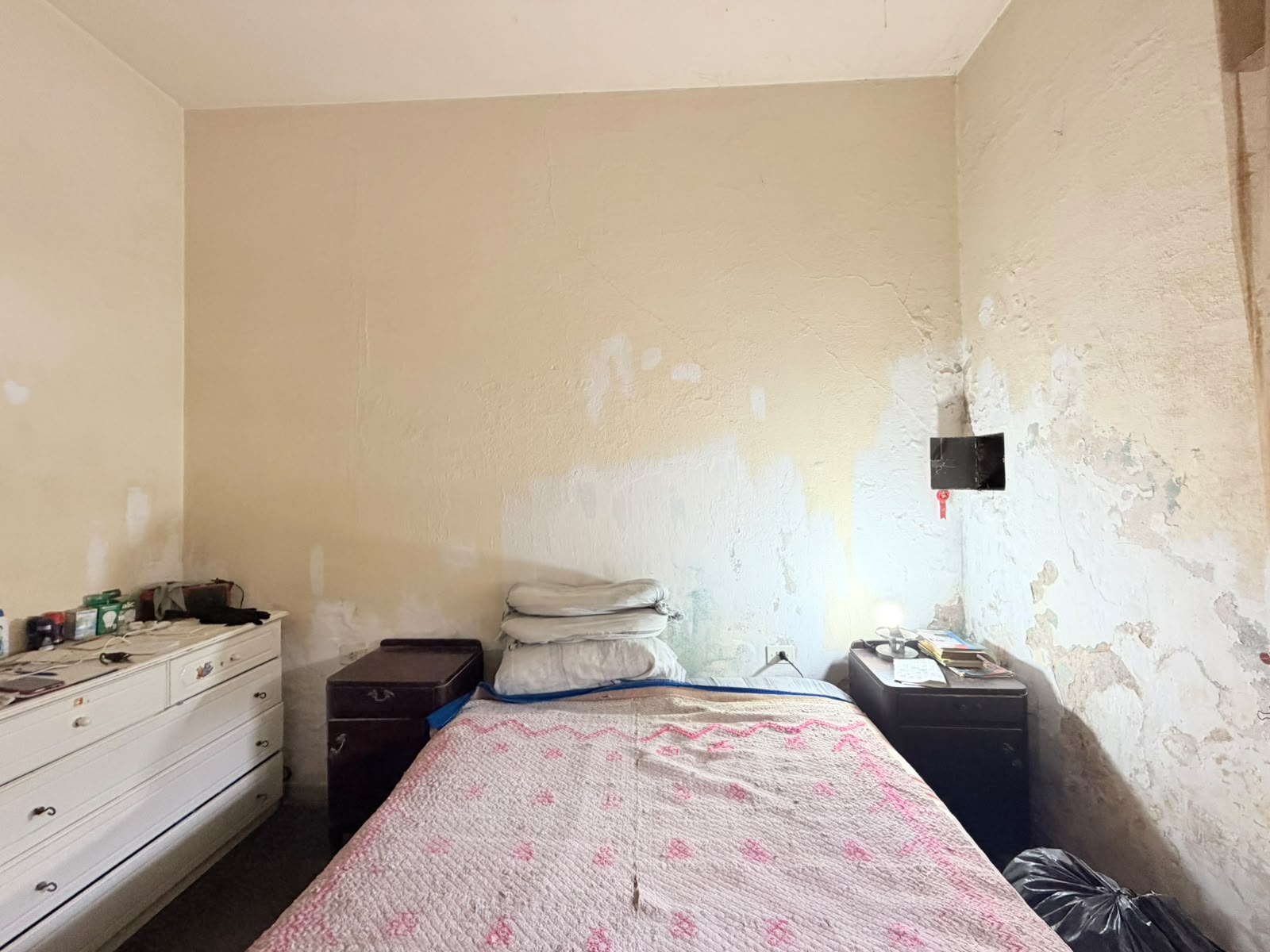CASA EN VENTA EN ESQUINA CON GARAGE EN VILLA LUGANO