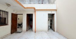 CASA EN VENTA CON GARAGE Y JARDIN EN VILLA LUGANO. A METROS DE AV. ROCA Y AV. GENERAL PAZ