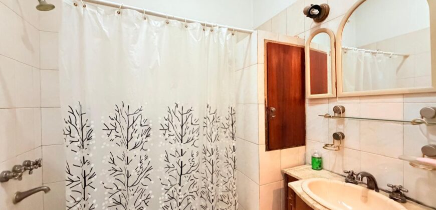 CASA EN VENTA CON GARAGE Y JARDIN EN VILLA LUGANO. A METROS DE AV. ROCA Y AV. GENERAL PAZ