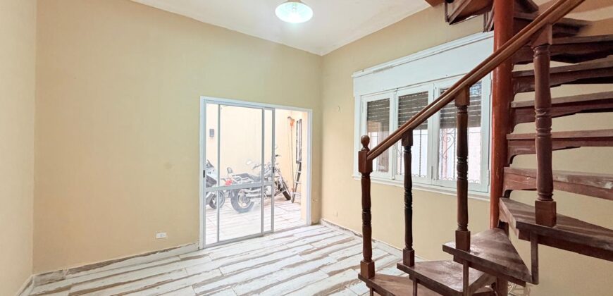 CASA EN VENTA CON GARAGE Y JARDIN EN VILLA LUGANO. A METROS DE AV. ROCA Y AV. GENERAL PAZ