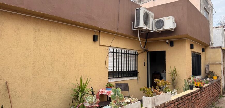 CASA EDIFICADA EN DOS PLANTAS CON PATIO Y TERRAZA EN EL BARRIO PIEDRABUENA