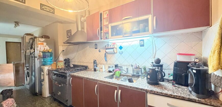 CASA EDIFICADA EN DOS PLANTAS CON PATIO Y TERRAZA EN EL BARRIO PIEDRABUENA