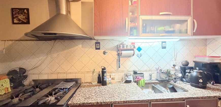 CASA EDIFICADA EN DOS PLANTAS CON PATIO Y TERRAZA EN EL BARRIO PIEDRABUENA