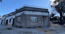 CASA EN VENTA LOTE PROPIO VILLA LUGANO SOBRE MONTIEL GARAGE CUBIERTO