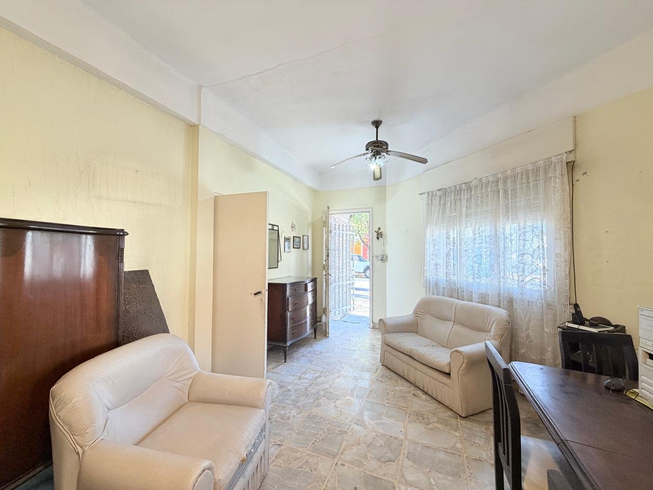 CASA EN VENTA LOTE PROPIO VILLA LUGANO SOBRE MONTIEL GARAGE CUBIERTO
