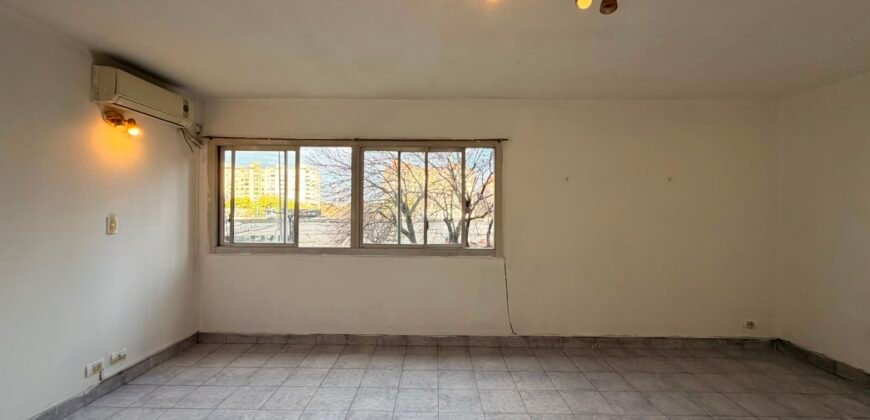 Tres Ambientes En Excelente Estado En Barrio Castro