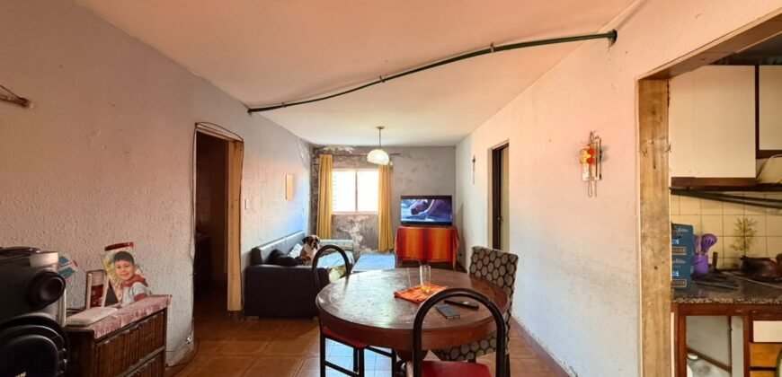CINCO AMBIENTES EN VENTA ESCALERA 22B DOS BAÑOS