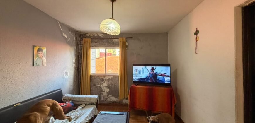 CINCO AMBIENTES EN VENTA ESCALERA 22B DOS BAÑOS