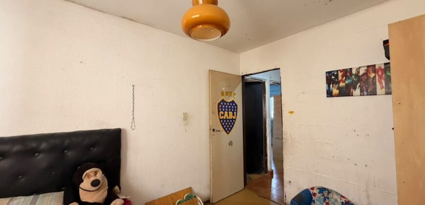 CINCO AMBIENTES EN VENTA ESCALERA 22B DOS BAÑOS