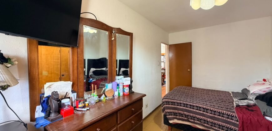 CUATRO AMBIENTES EN VENTA ESCALERA 4 A BARRIO PIEDRABUENA