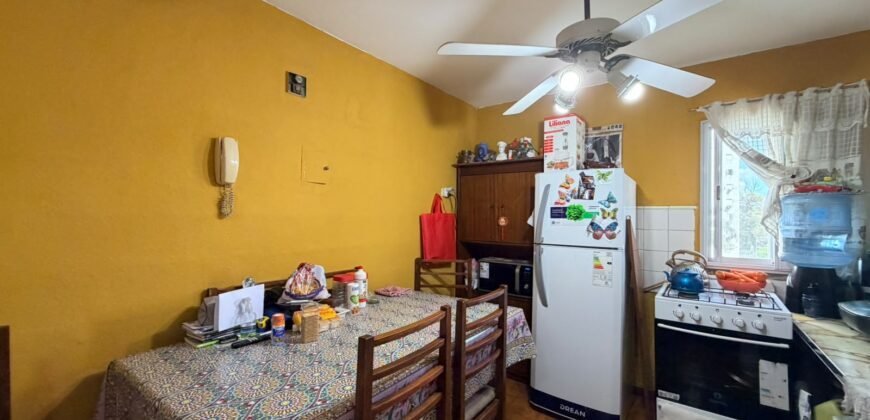 CUATRO AMBIENTES EN VENTA ESCALERA 4 A BARRIO PIEDRABUENA