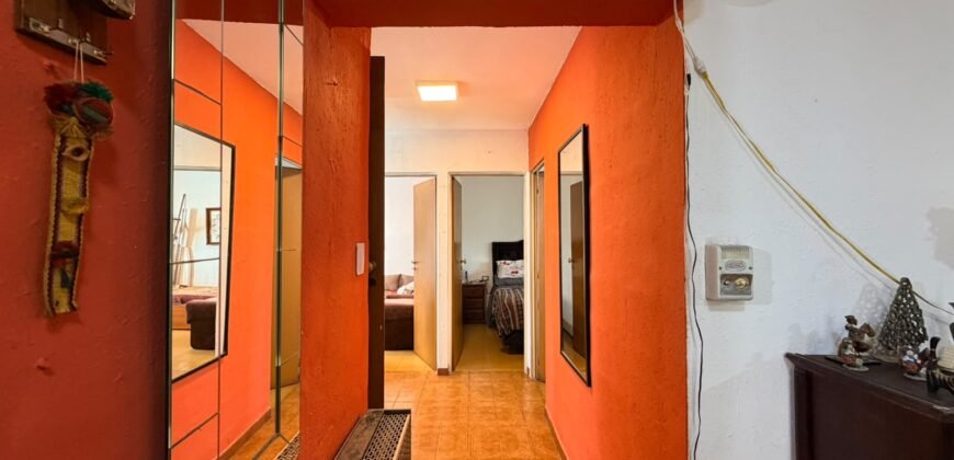 CUATRO AMBIENTES EN VENTA ESCALERA 4 A BARRIO PIEDRABUENA