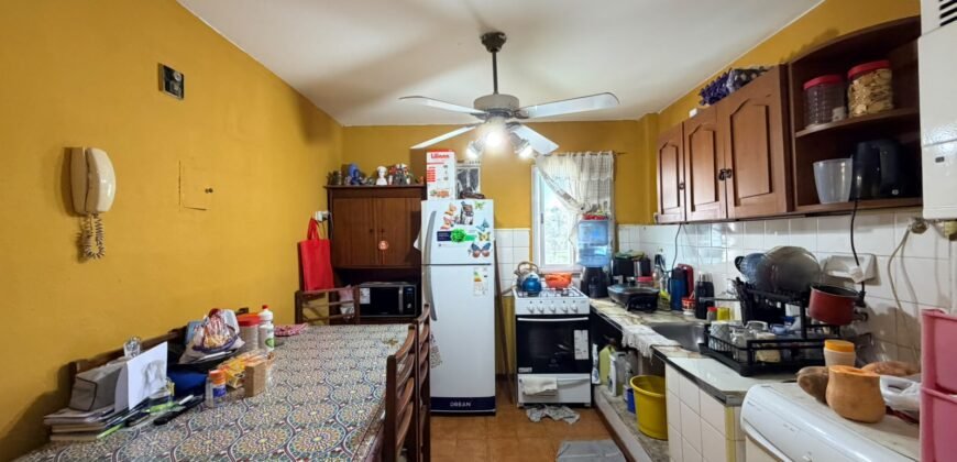 CUATRO AMBIENTES EN VENTA ESCALERA 4 A BARRIO PIEDRABUENA