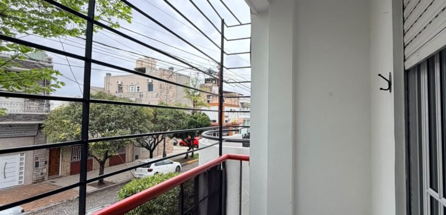 TRES AMBIENTES CON TERRAZA Y BALCON EN VENTA EN LINIERS SOBRE JOSE LEON SUAREZ