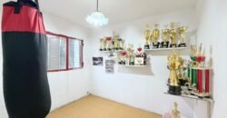 CINCO AMBIENTES EN VENTA EN EL BARRIO PIEDRABUENA ESCALERA 42
