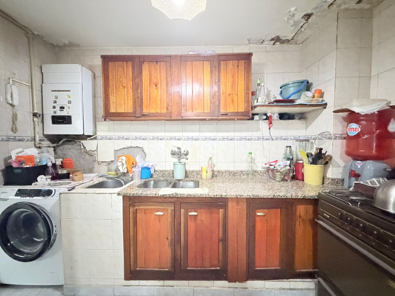 CINCO AMBIENTES EN VENTA EN EL BARRIO PIEDRABUENA ESCALERA 42