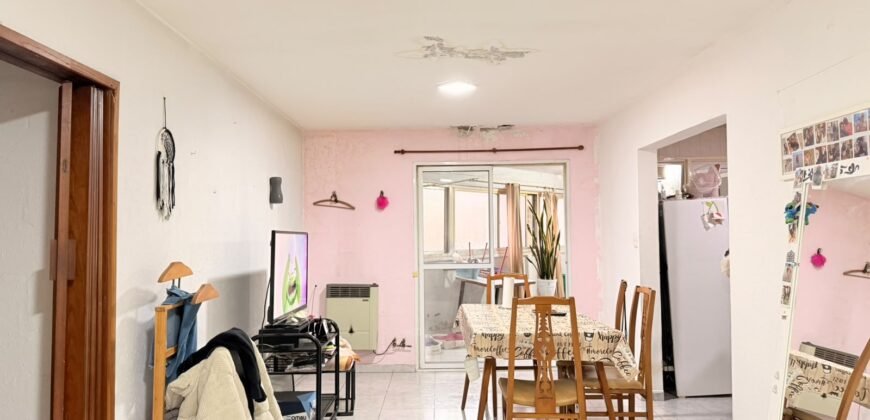 CINCO AMBIENTES EN VENTA EN EL BARRIO PIEDRABUENA ESCALERA 42